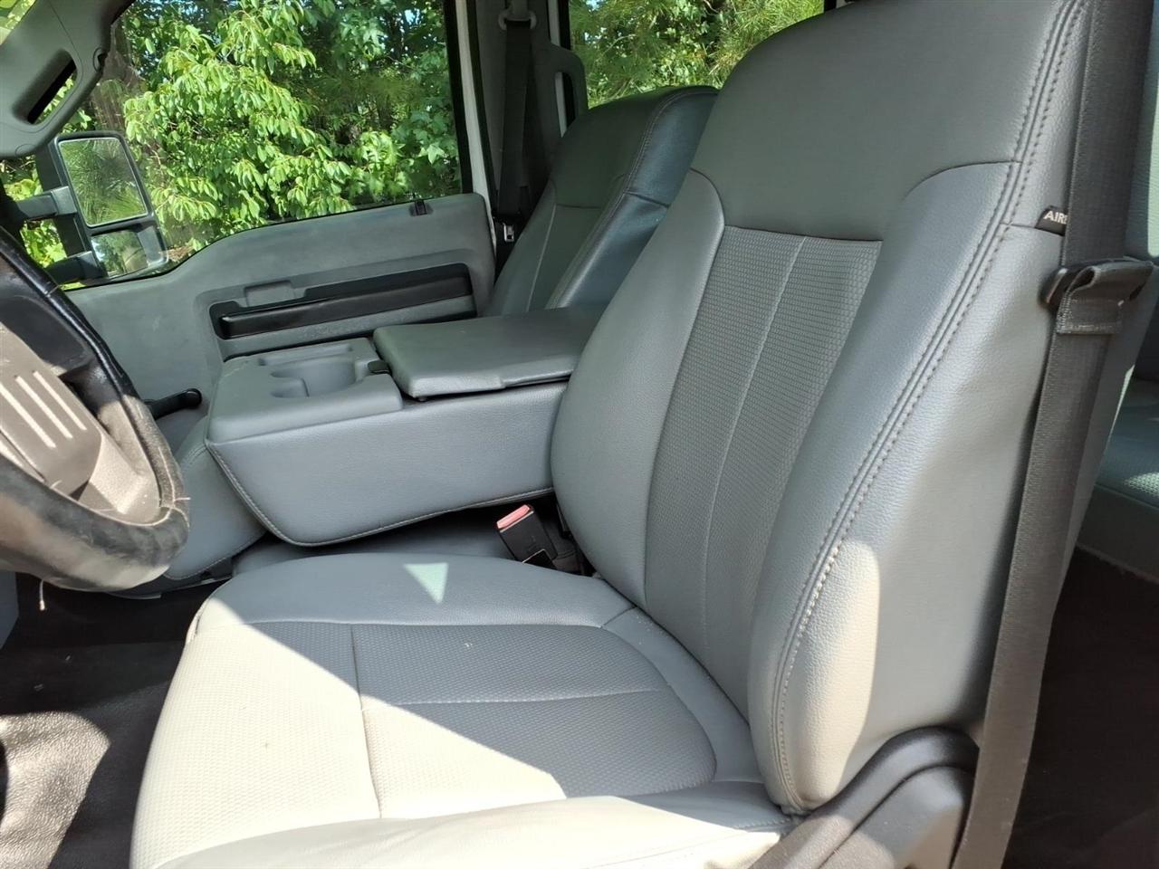 2015 Ford F-550 - Photo 19