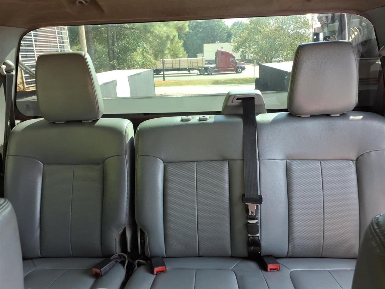 2015 Ford F-550 - Photo 21