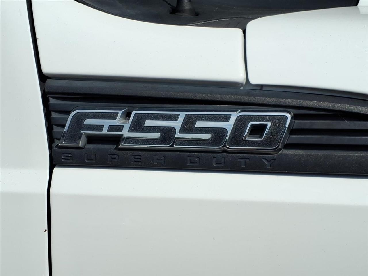 Ford Super Duty F-550 DRW 2WD Crew Cab 176" WB 60" CA XL 2015