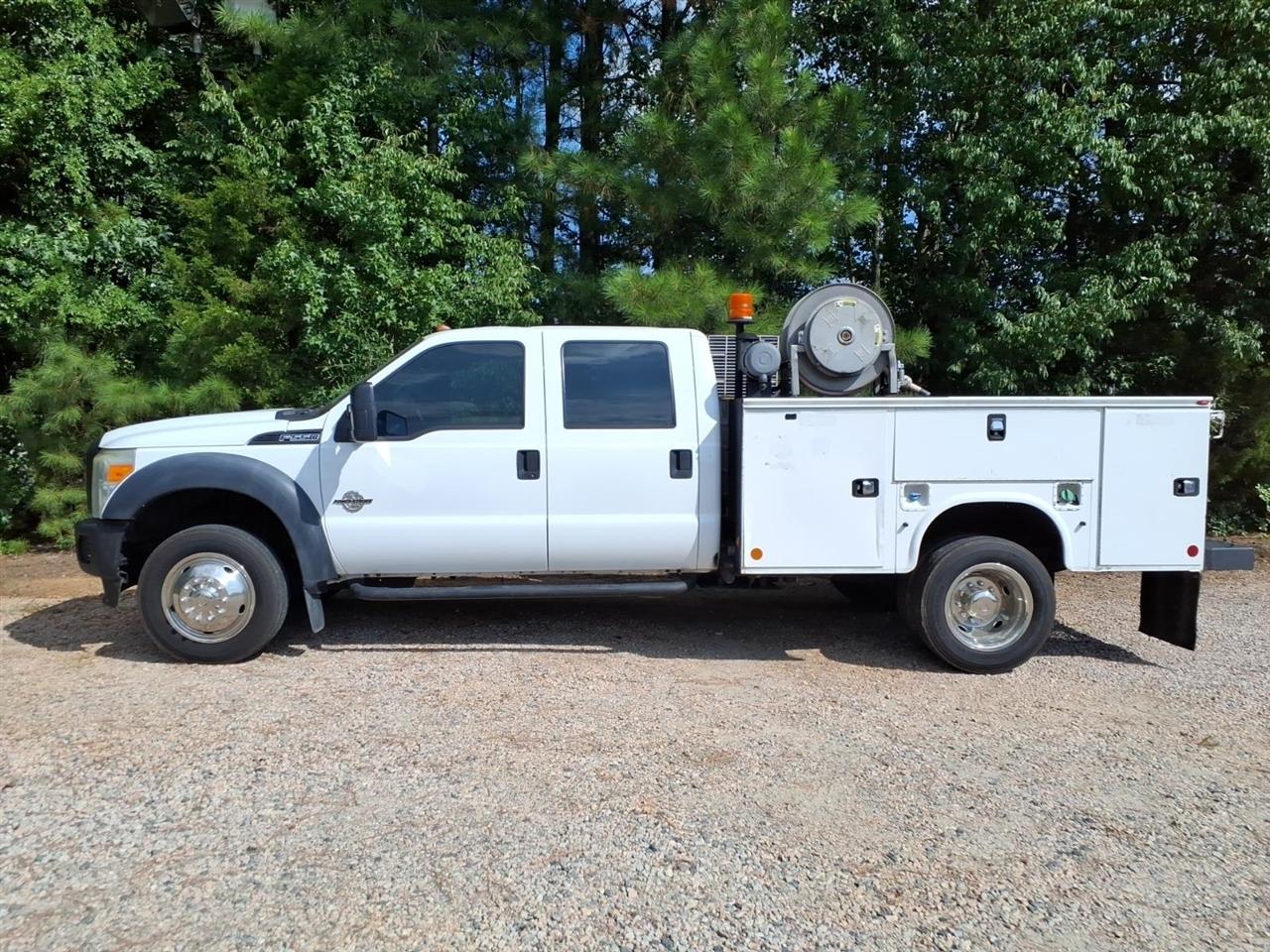 Ford Super Duty F-550 DRW 2WD Crew Cab 176" WB 60" CA XL 2015