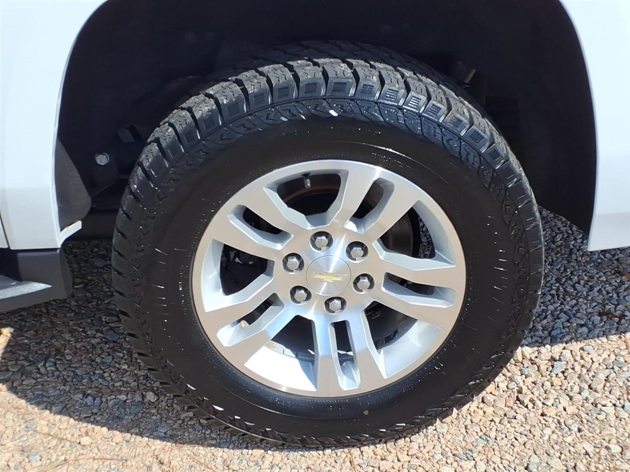Chevrolet Suburban 4WD 4dr LT 2020