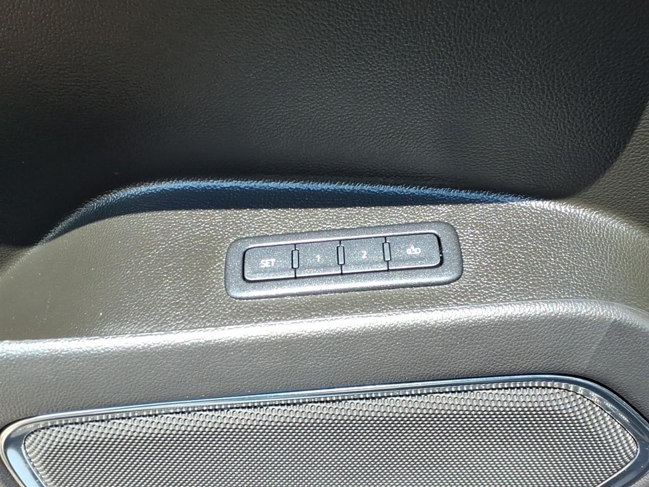 Chevrolet Suburban 4WD 4dr LT 2020