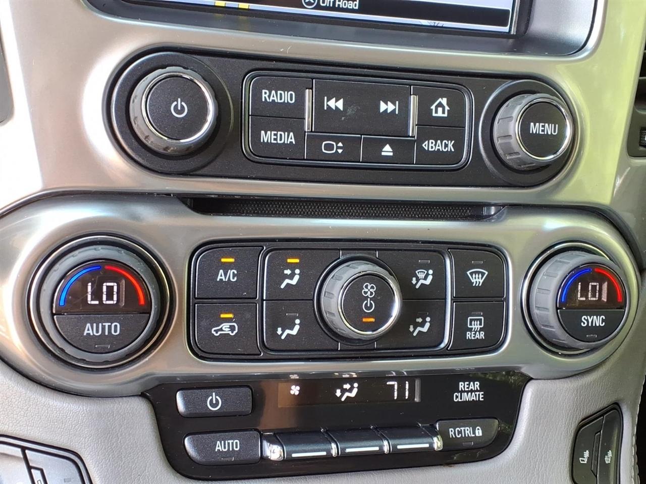 Chevrolet Suburban 4WD 4dr LT 2020