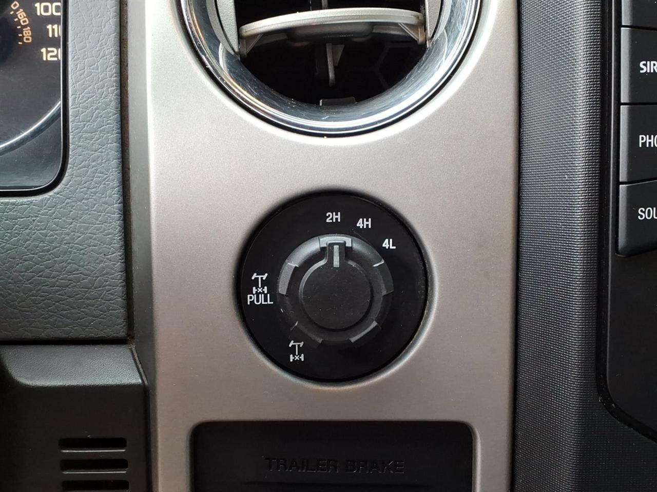 Ford F-150 4WD SuperCrew 145" Platinum 2013