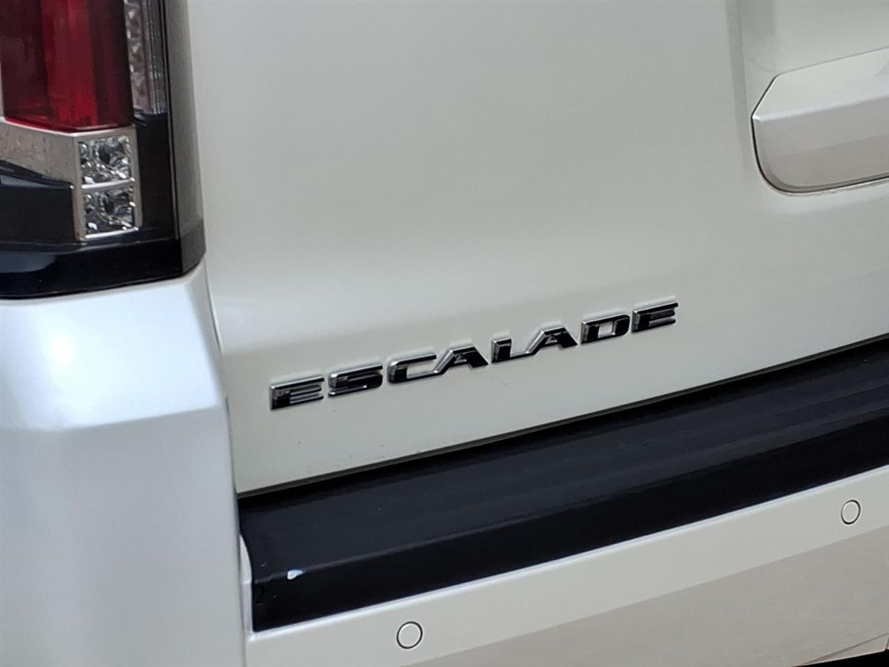 Cadillac Escalade 4WD 4dr Premium 2015