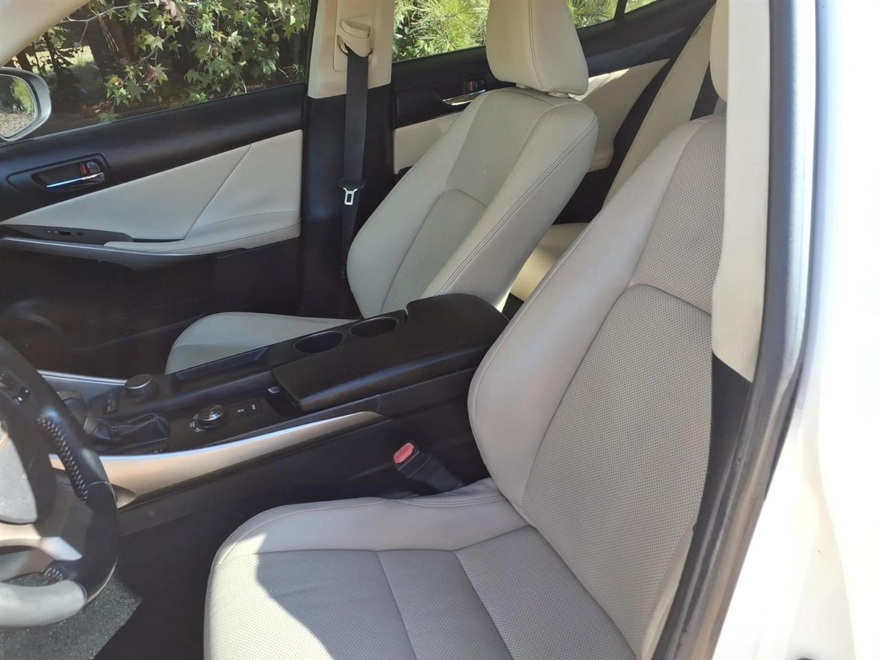 Lexus IS 250 4dr Sport Sdn RWD 2015
