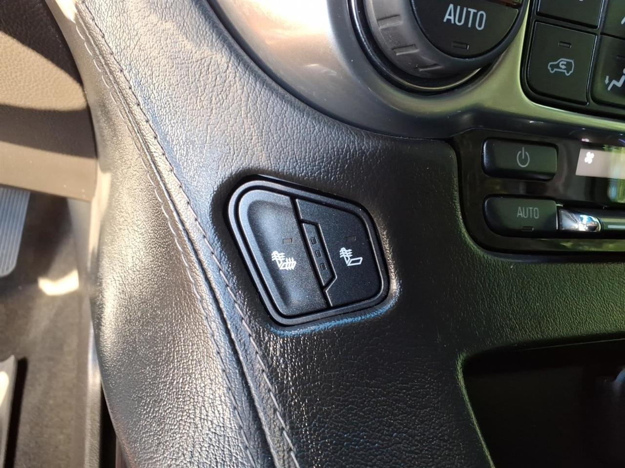 Chevrolet Suburban 2WD 4dr 1500 LT 2017