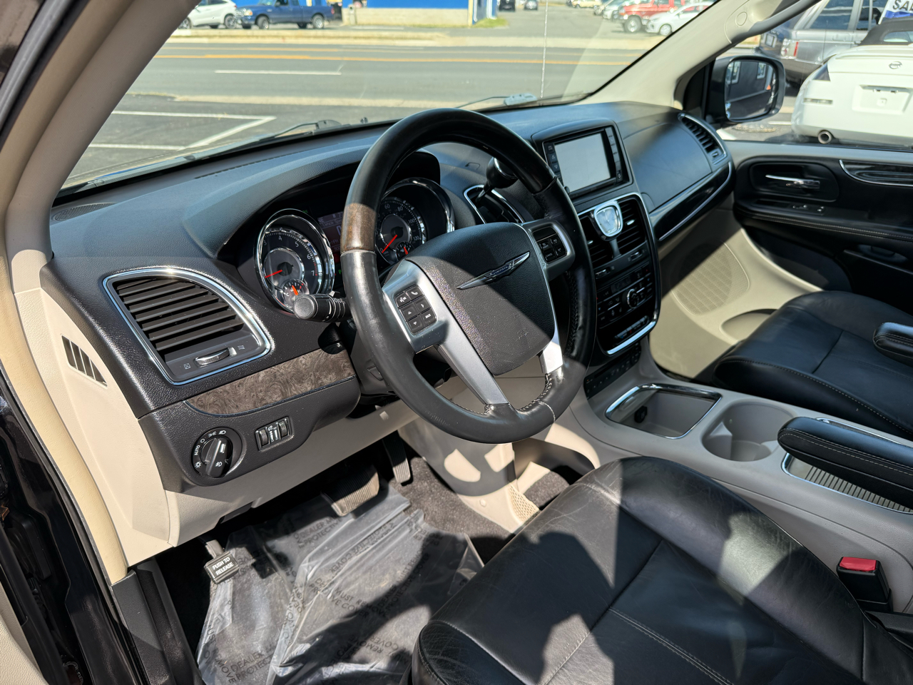 Chrysler Town & Country Limited 2012