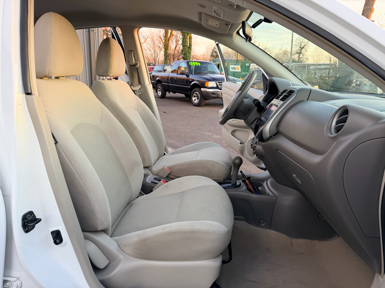 Nissan Versa 1.6 S Sedan 2012