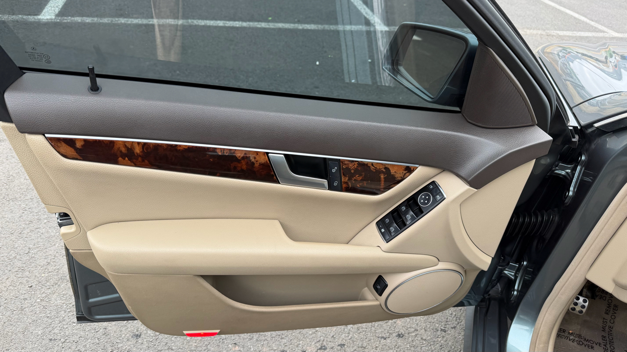 Mercedes-Benz C-Class C250 Luxury Sedan 2012