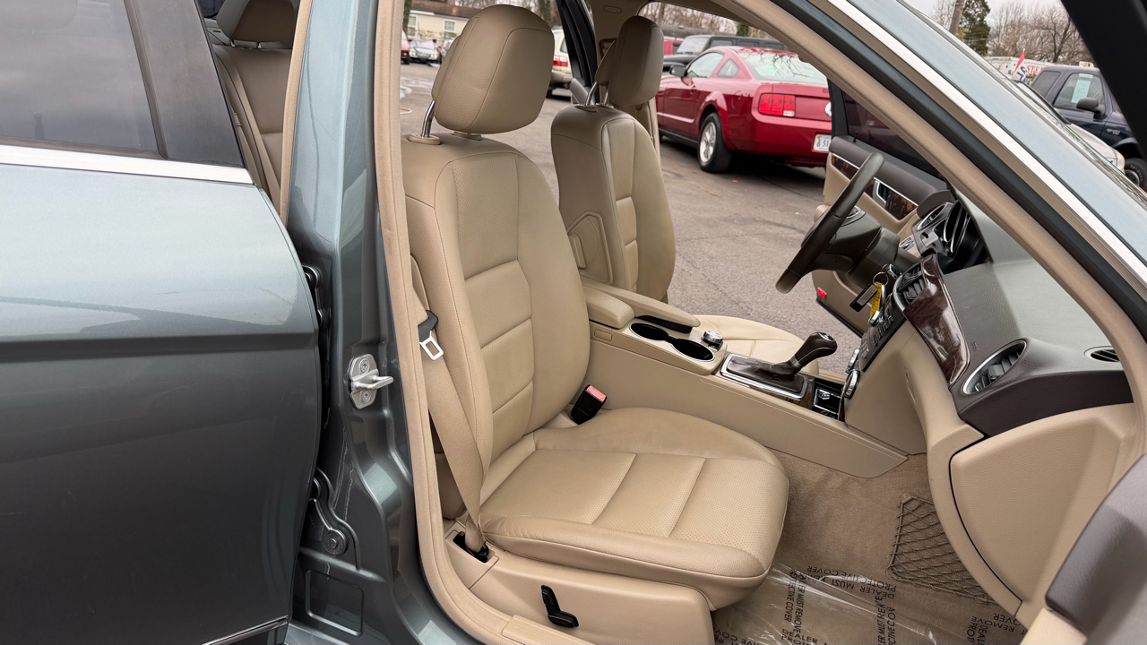 Mercedes-Benz C-Class C250 Luxury Sedan 2012
