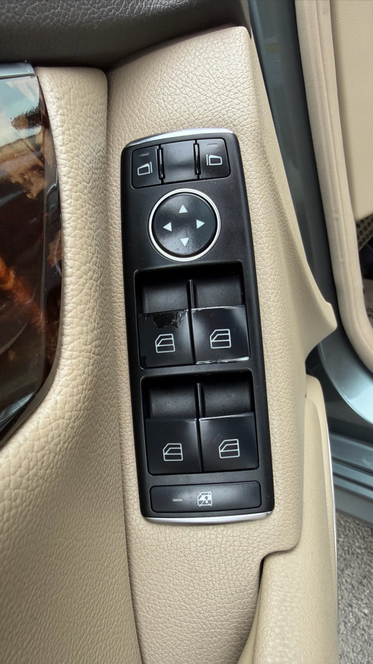 Mercedes-Benz C-Class C250 Luxury Sedan 2012