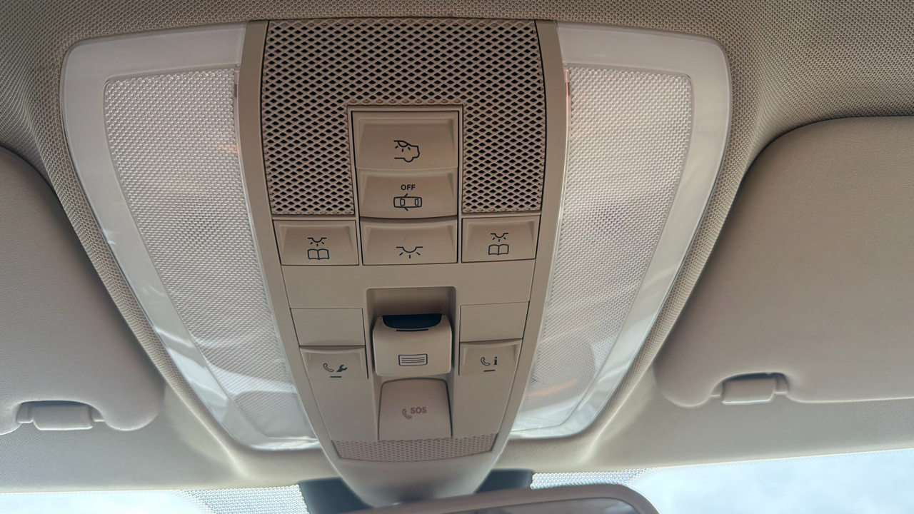 Mercedes-Benz C-Class C250 Luxury Sedan 2012