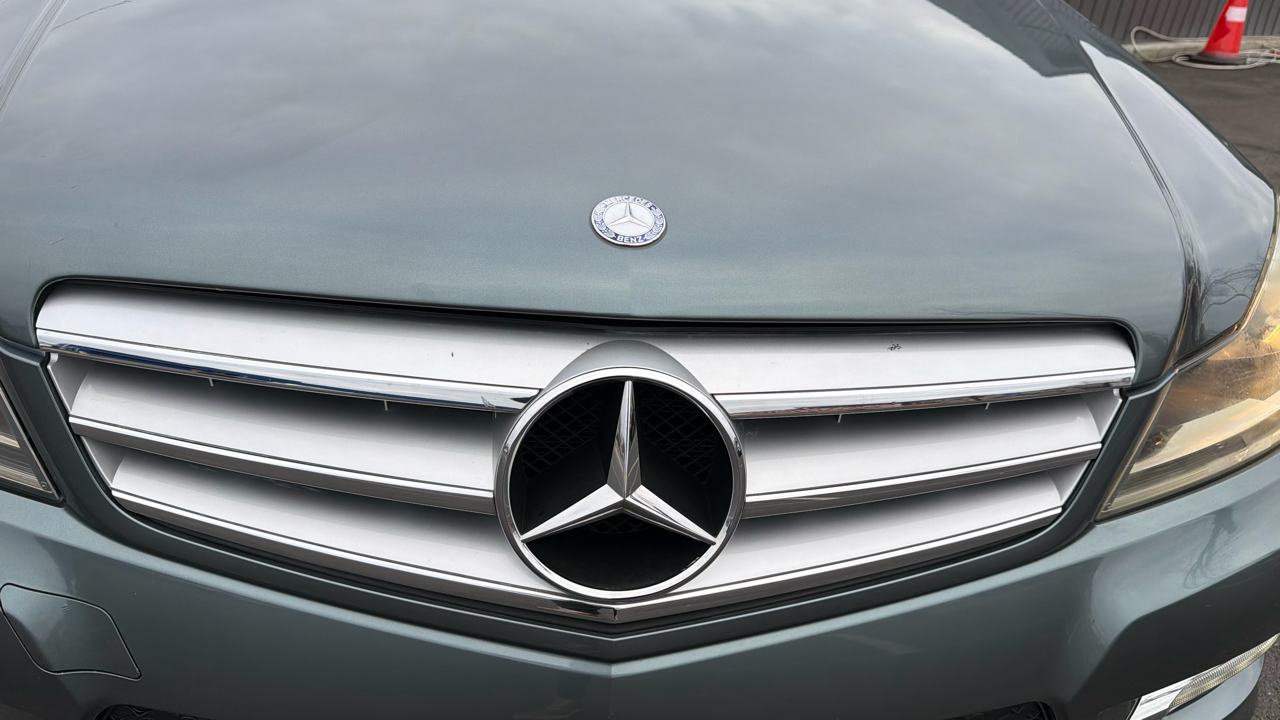 Mercedes-Benz C-Class C250 Luxury Sedan 2012