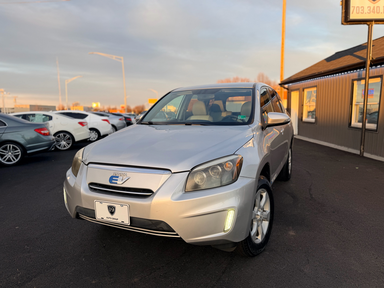 Toyota RAV4 EV Base 2012