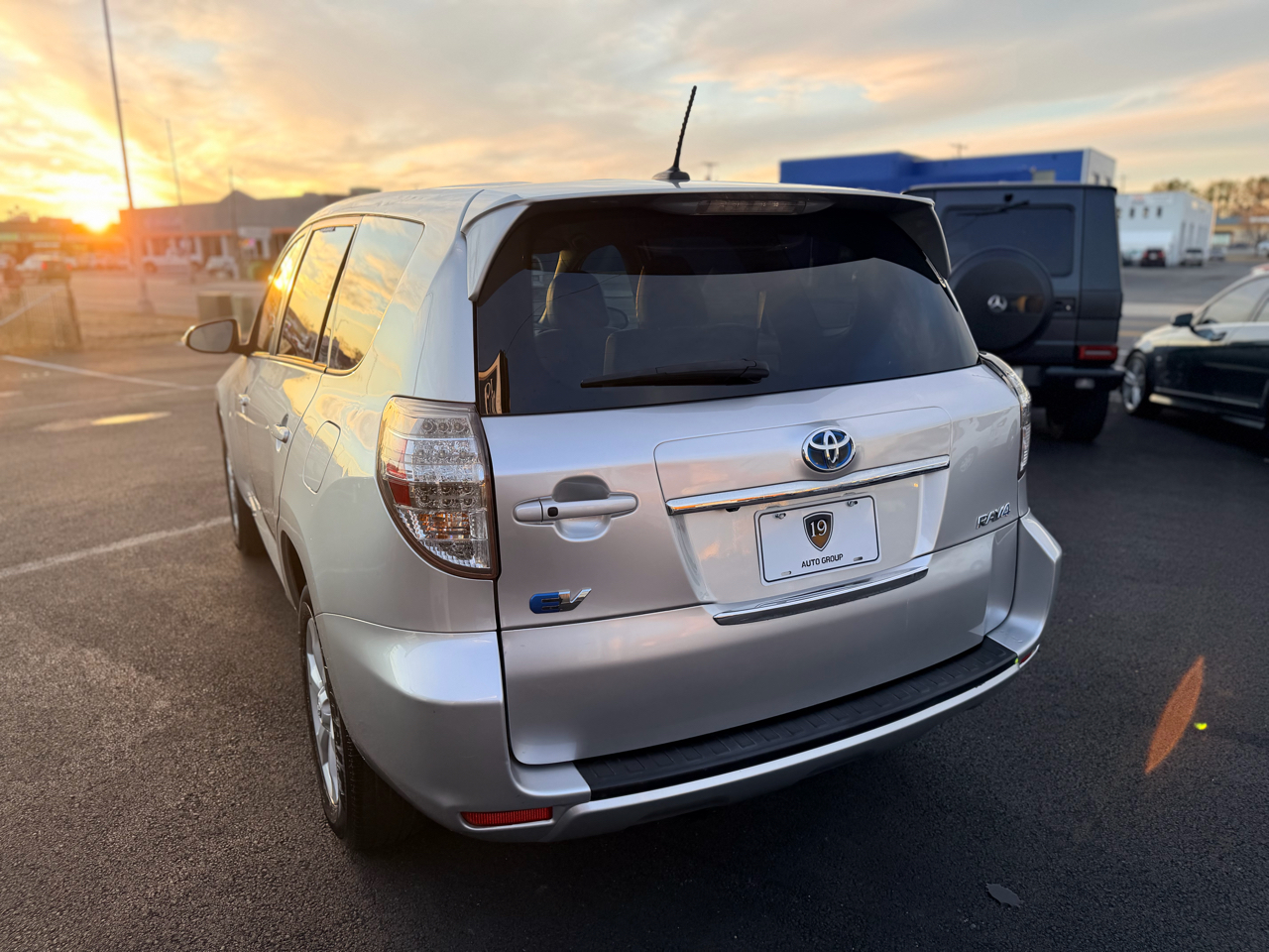 Toyota RAV4 EV Base 2012