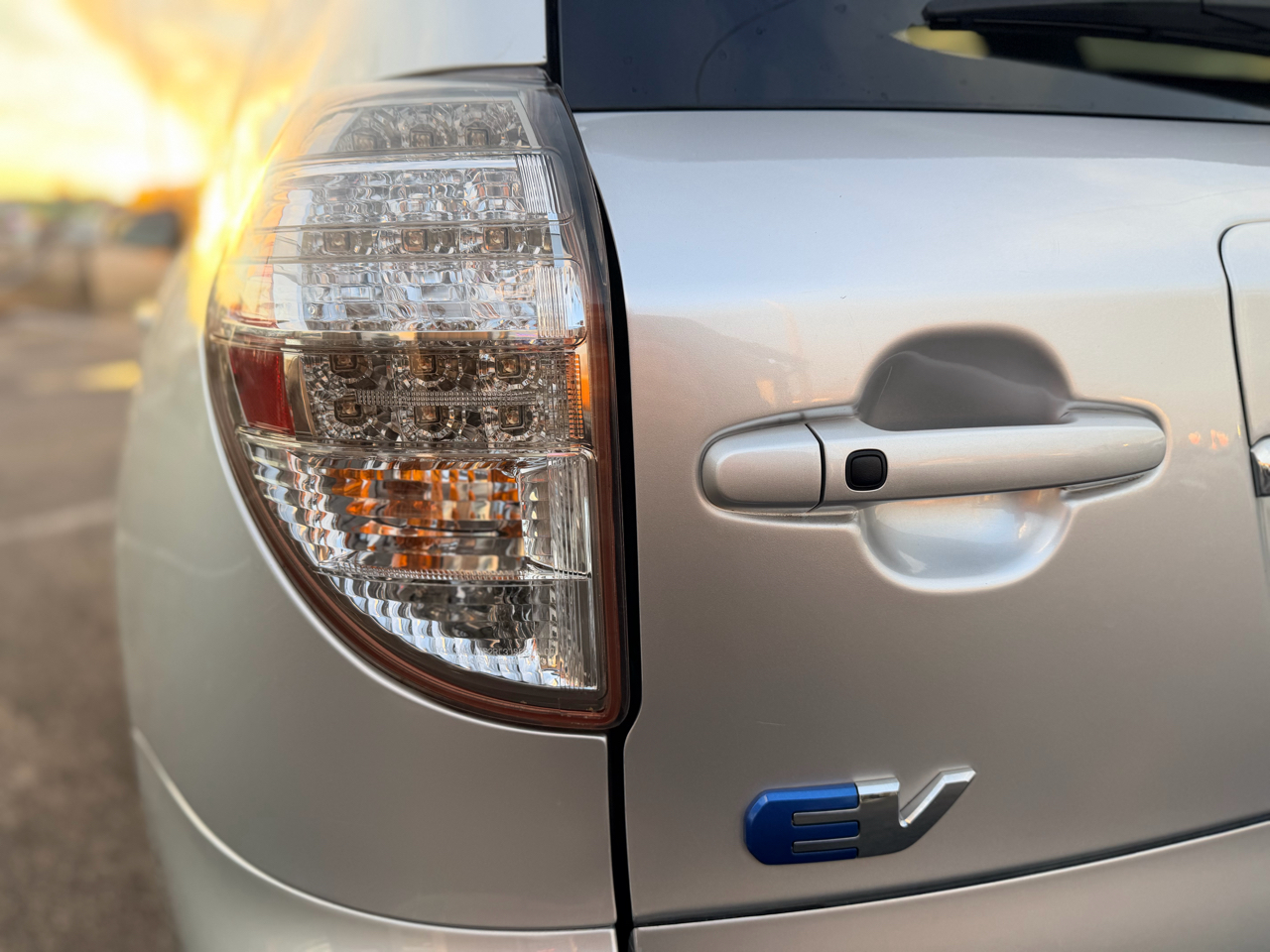 Toyota RAV4 EV Base 2012