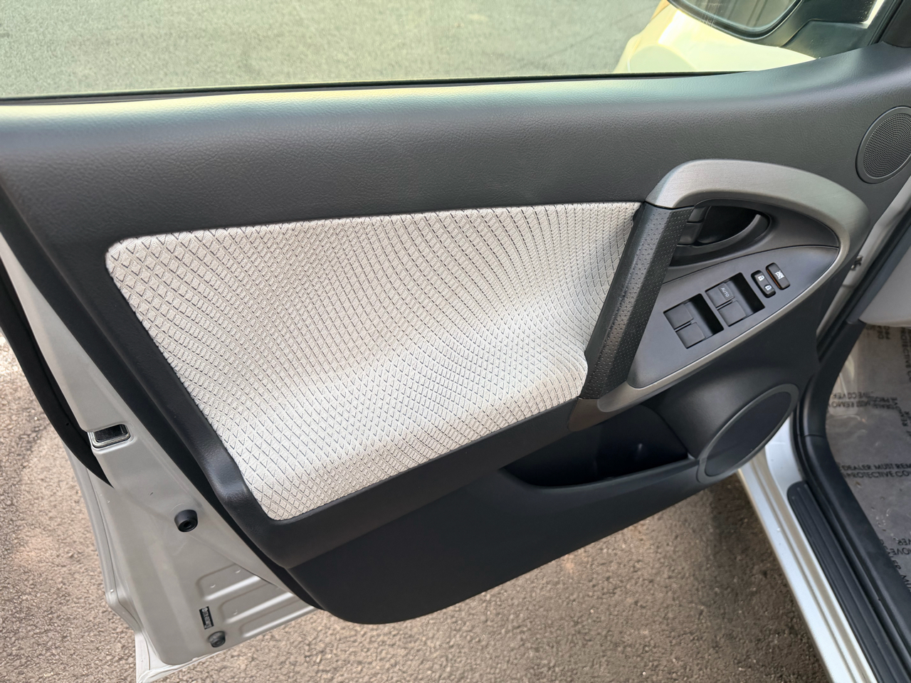 Toyota RAV4 EV Base 2012