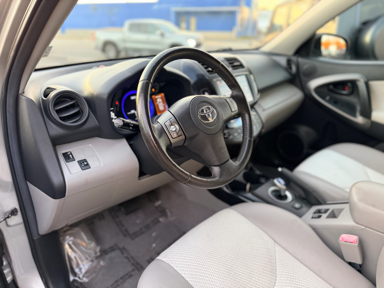 Toyota RAV4 EV Base 2012