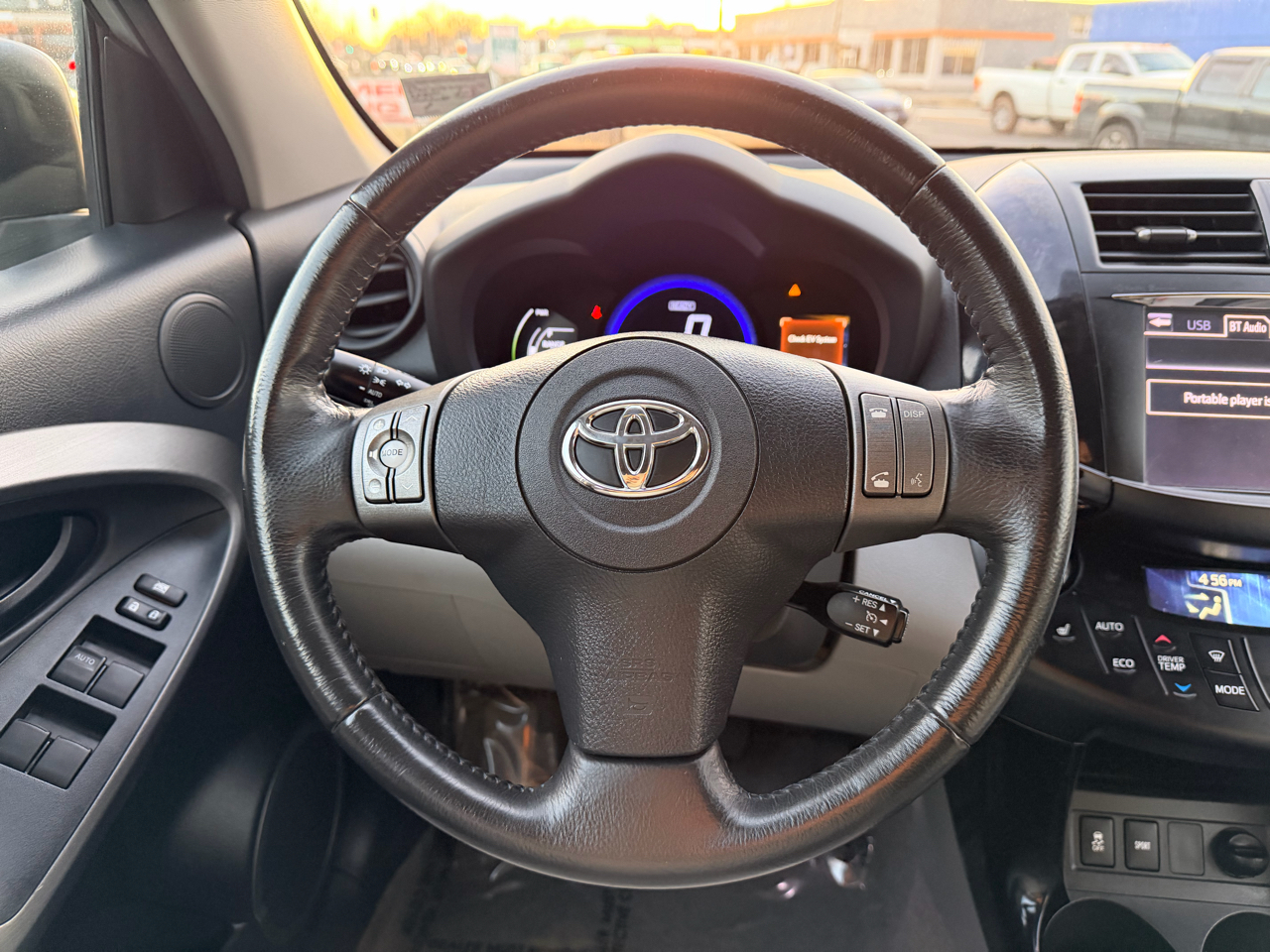 Toyota RAV4 EV Base 2012