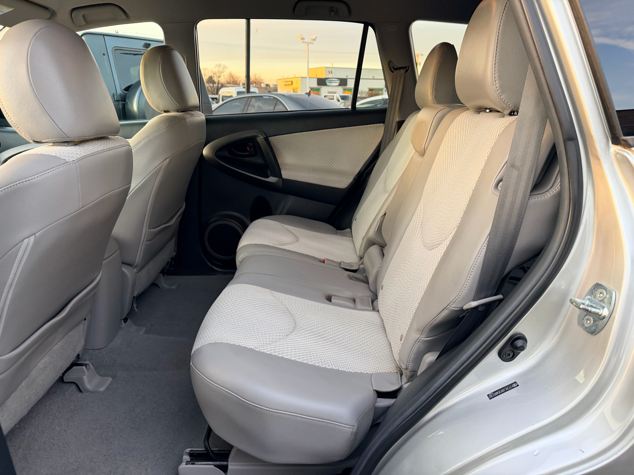 Toyota RAV4 EV Base 2012