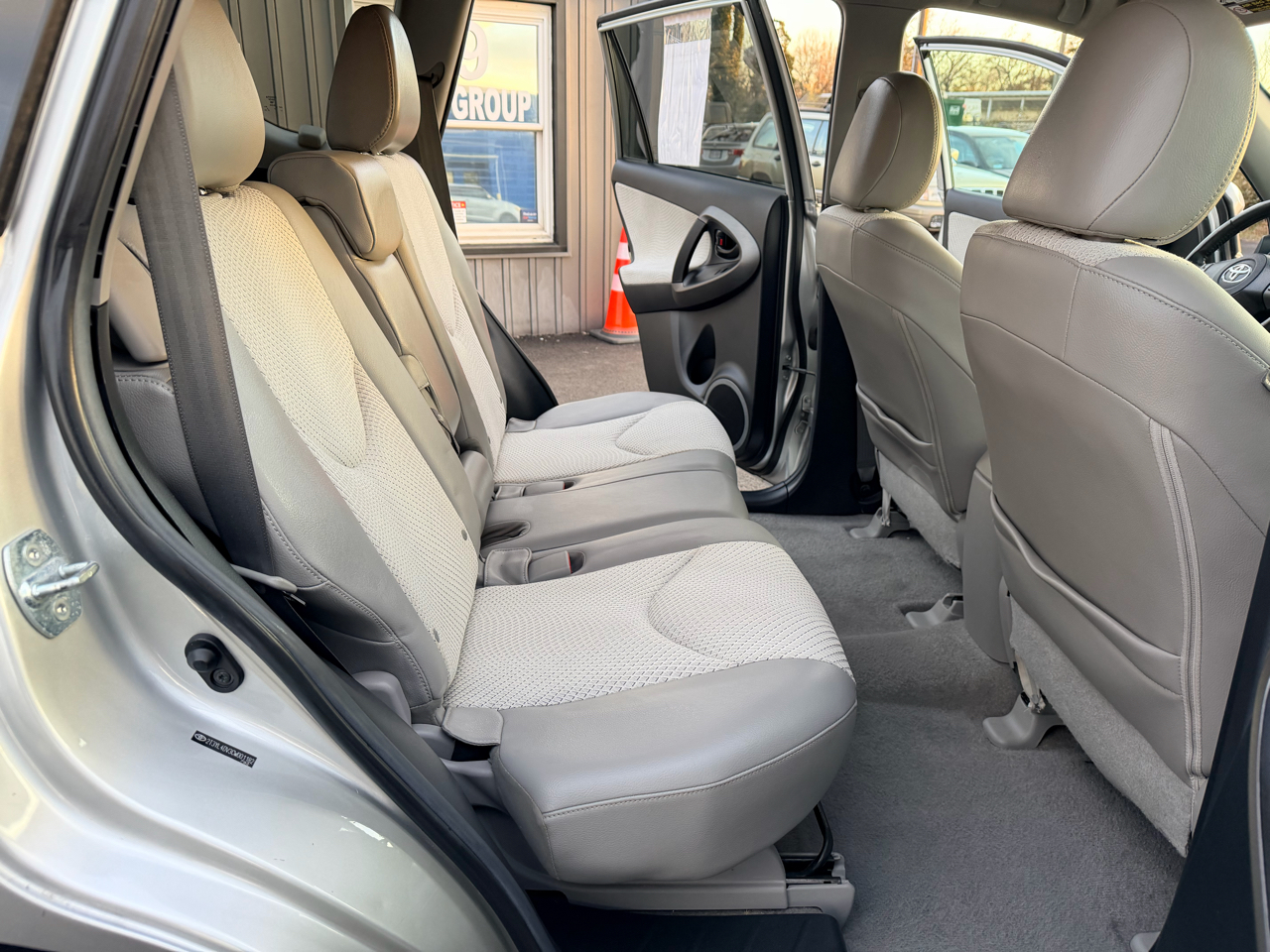 Toyota RAV4 EV Base 2012