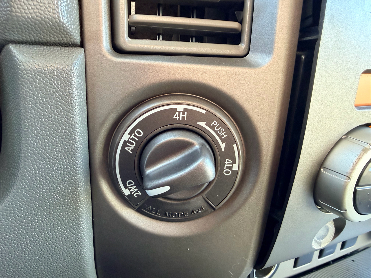 Nissan Armada LE 4WD 2007