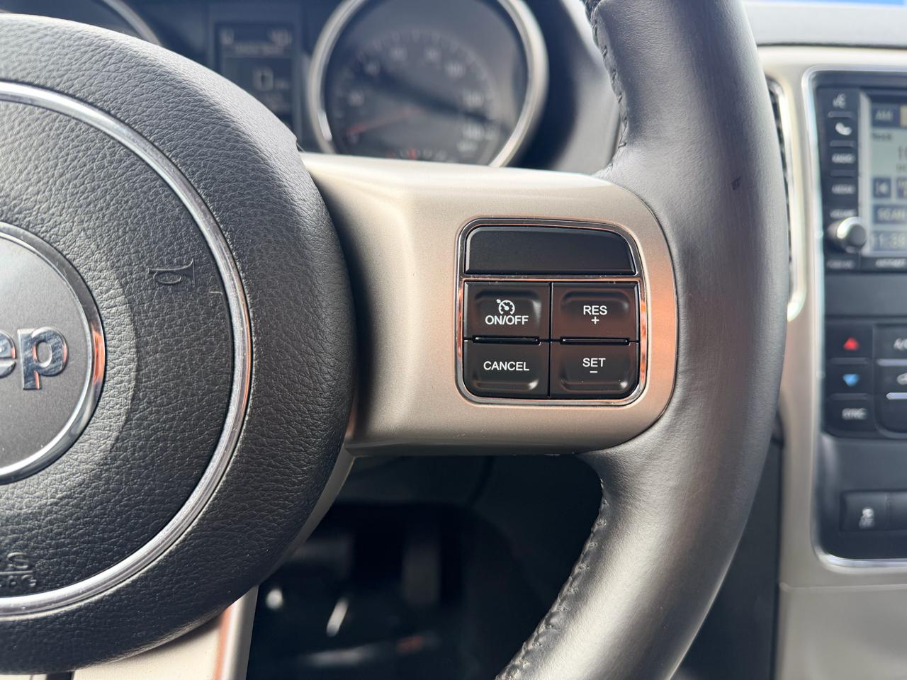 Jeep Grand Cherokee Laredo 4WD 2012