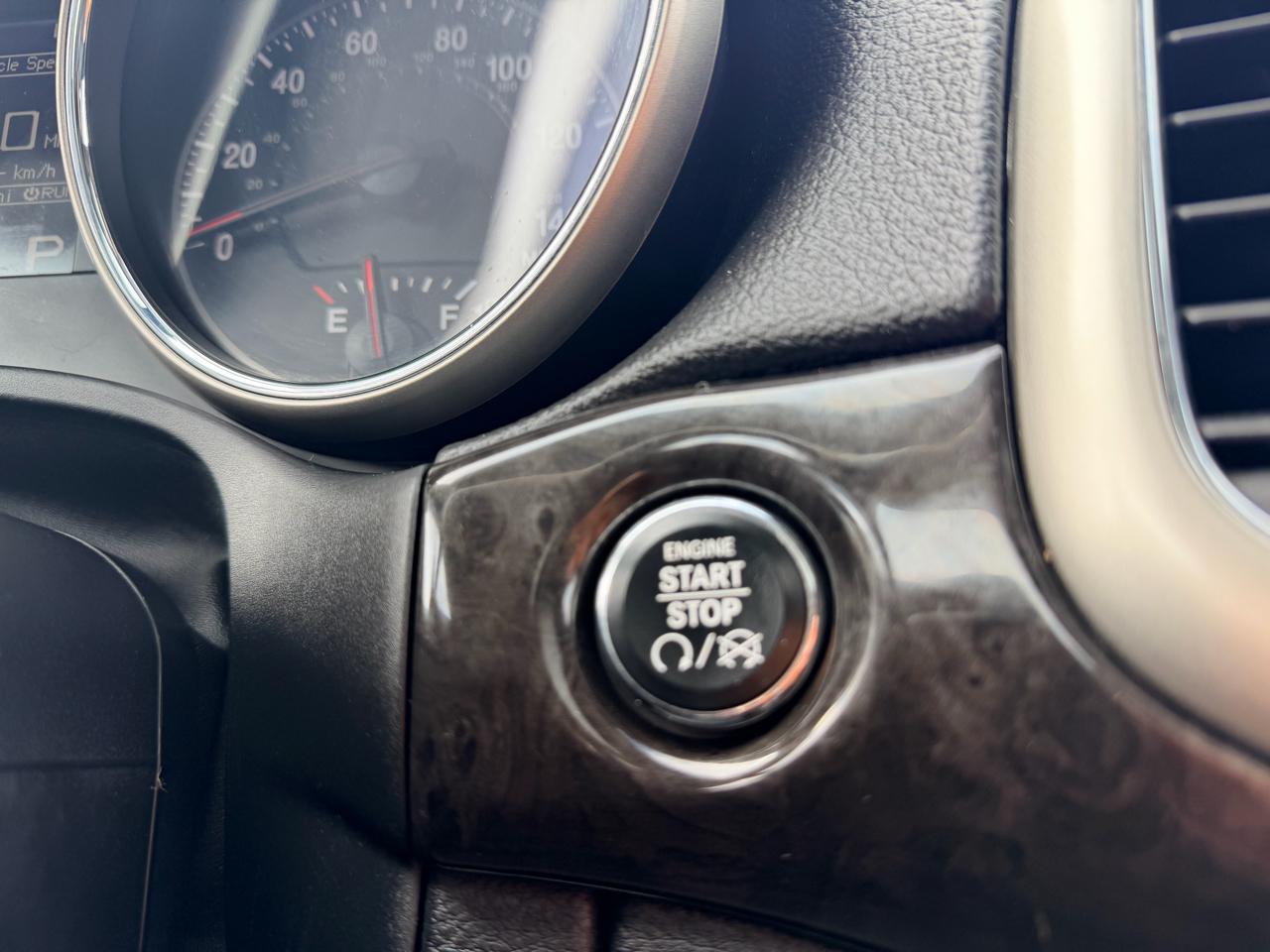 Jeep Grand Cherokee Laredo 4WD 2012