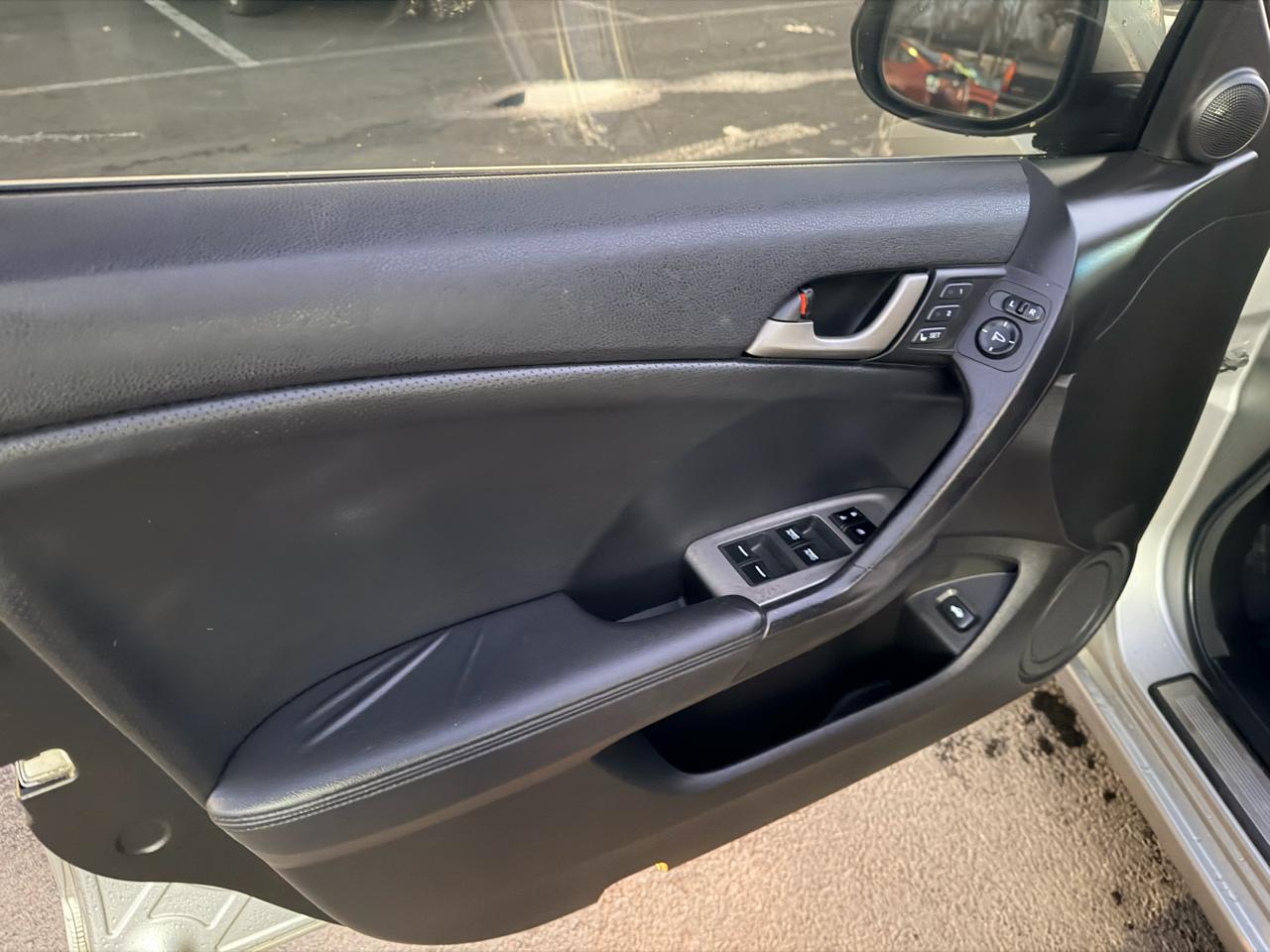 Acura TSX 5-Speed AT with Tech Package 2009