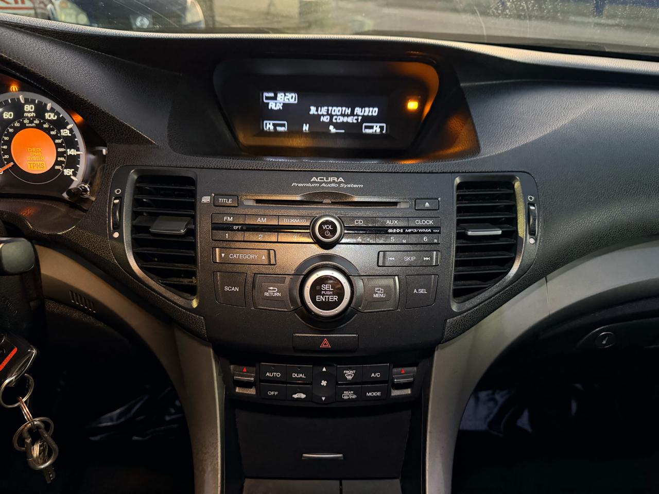 Acura TSX 5-Speed AT with Tech Package 2009