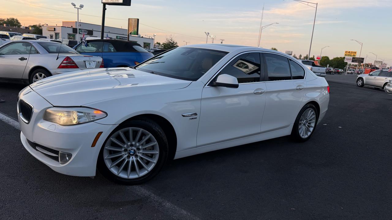 BMW 5-Series 535xi 2011