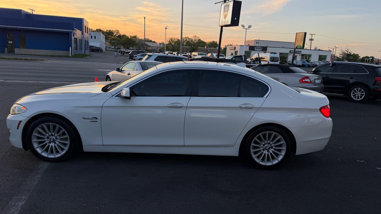 BMW 5-Series 535xi 2011