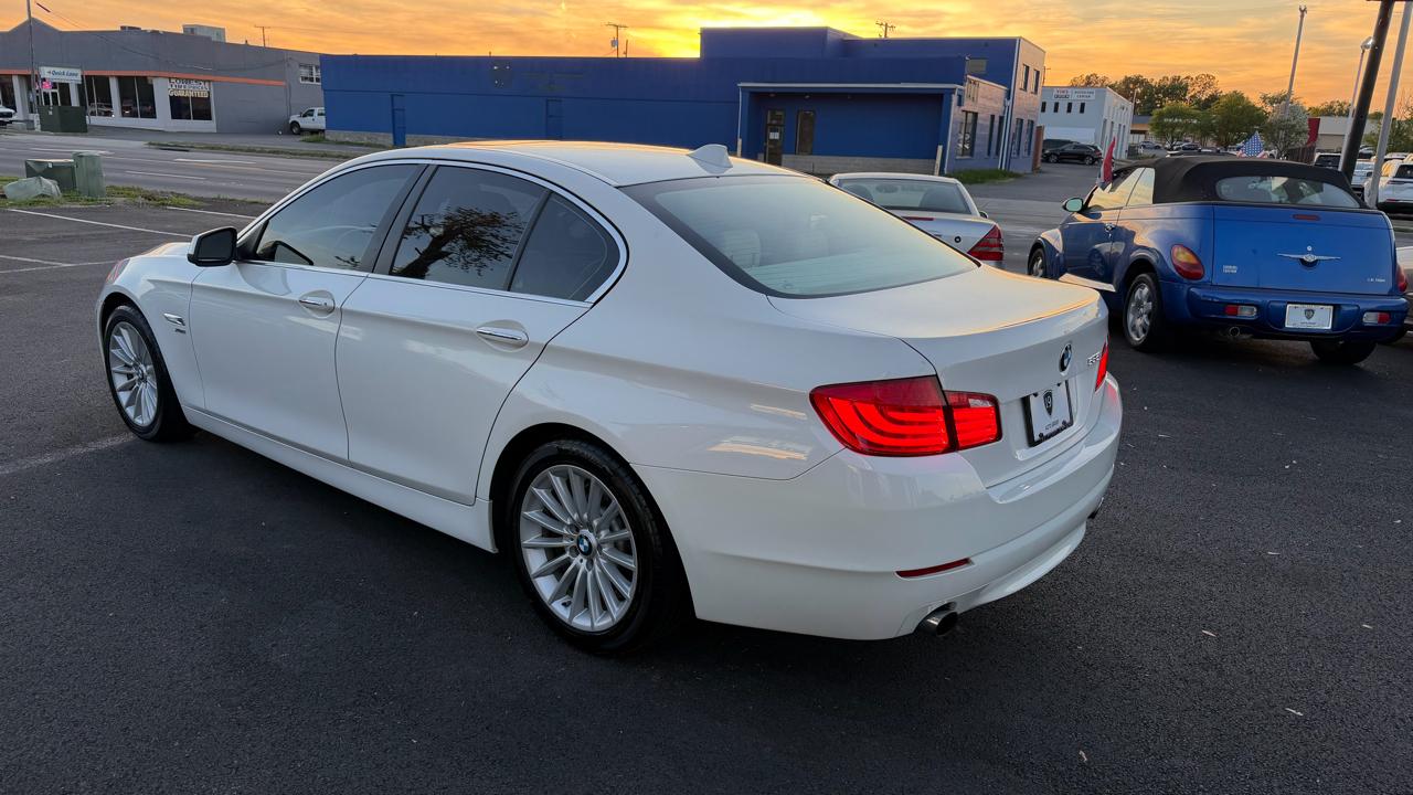 BMW 5-Series 535xi 2011