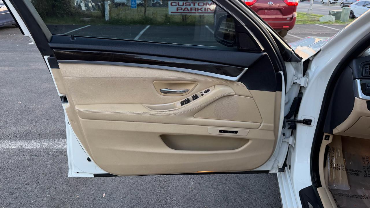 BMW 5-Series 535xi 2011