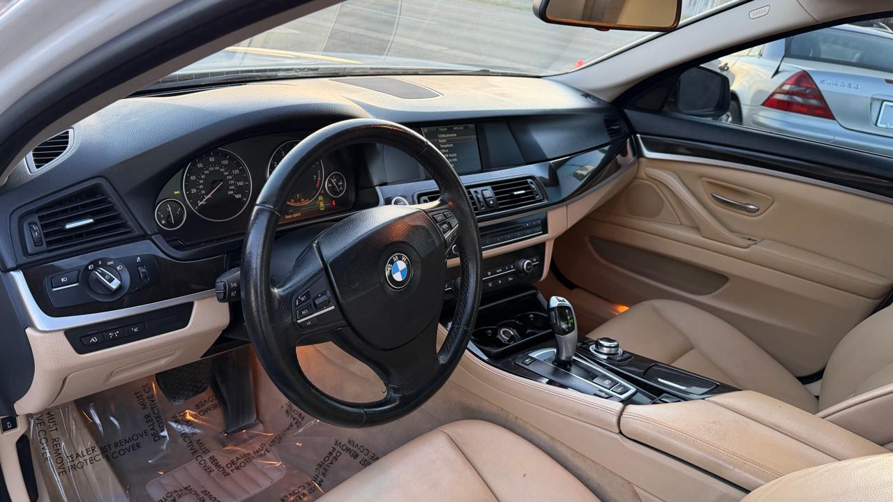 BMW 5-Series 535xi 2011