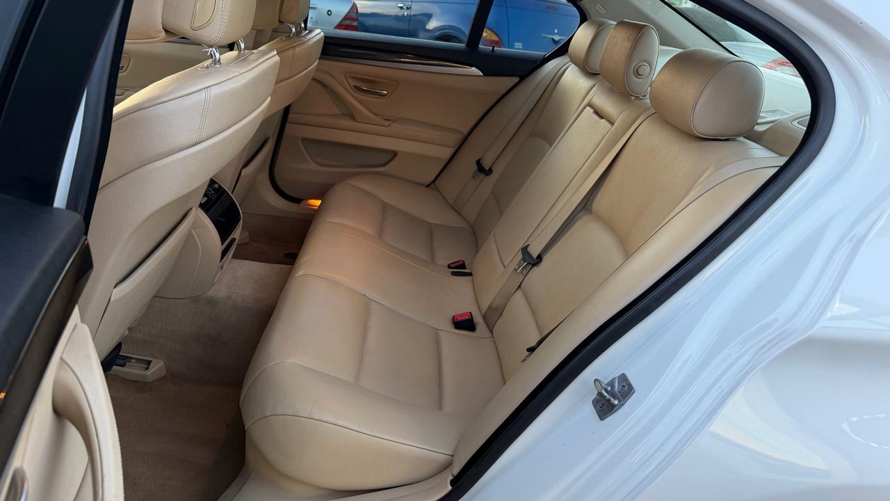 BMW 5-Series 535xi 2011