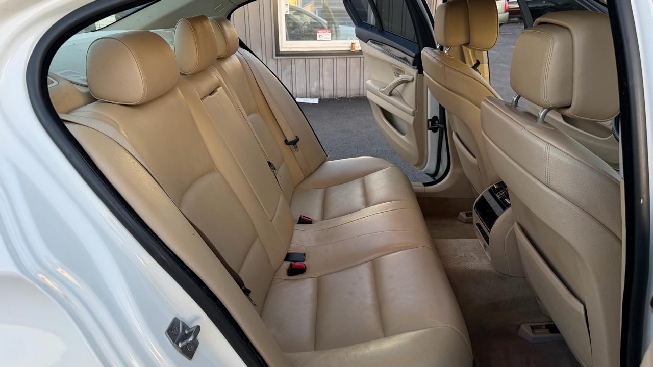 BMW 5-Series 535xi 2011
