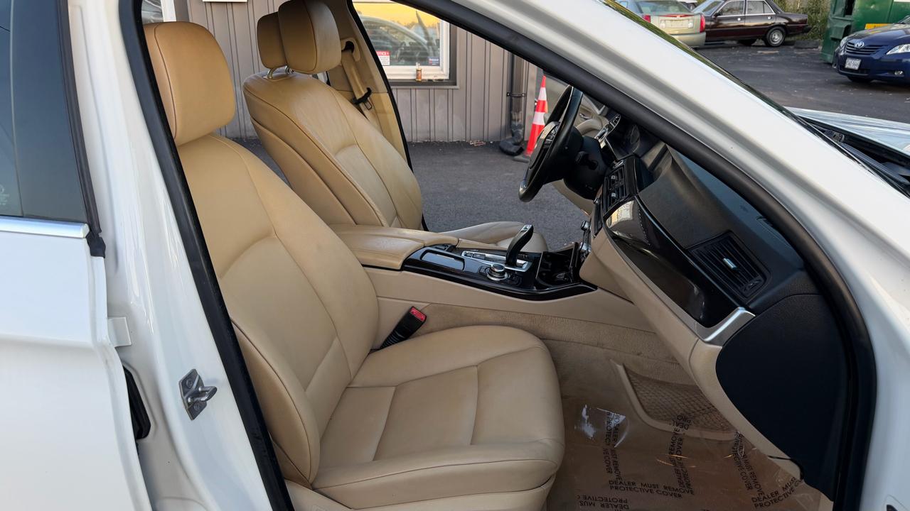 BMW 5-Series 535xi 2011