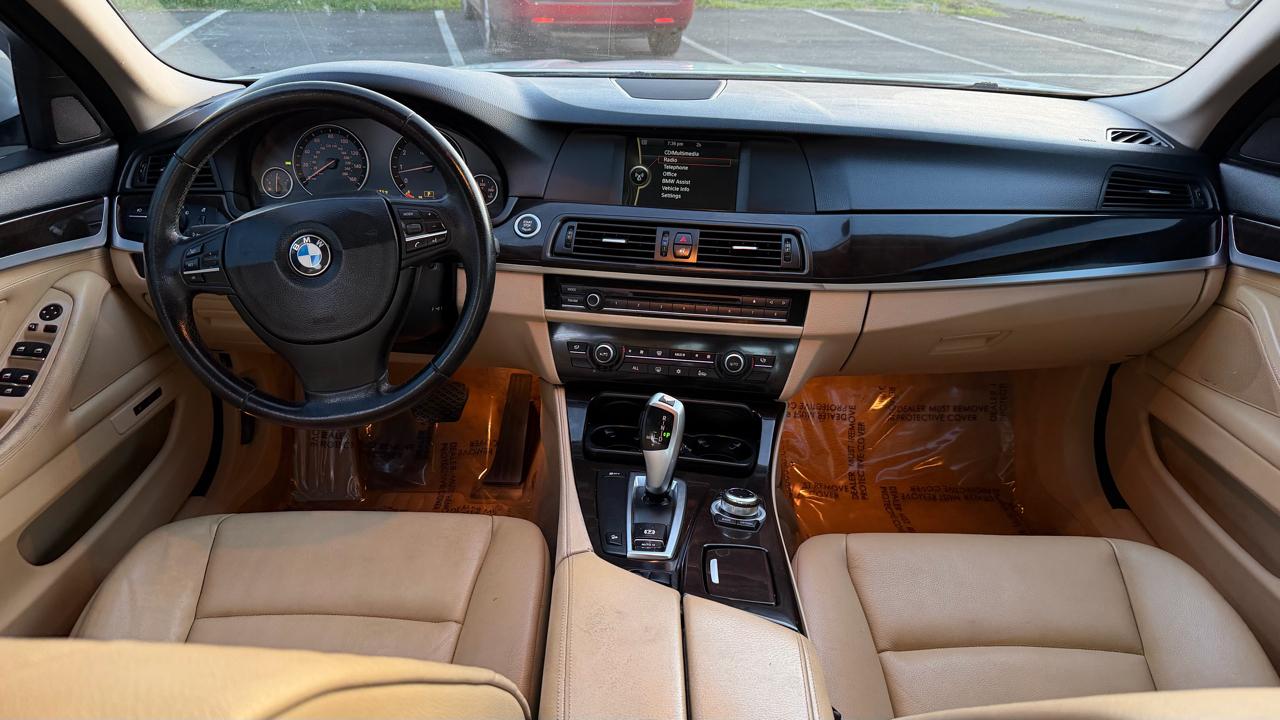 BMW 5-Series 535xi 2011