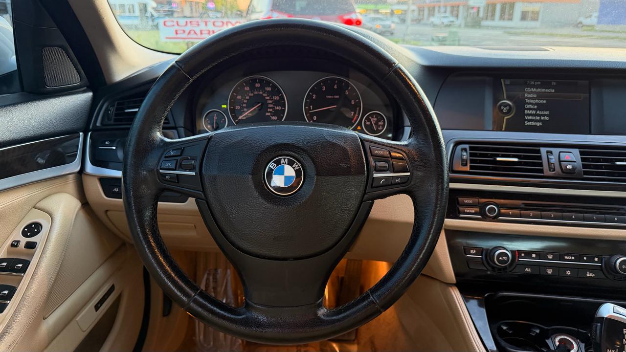 BMW 5-Series 535xi 2011