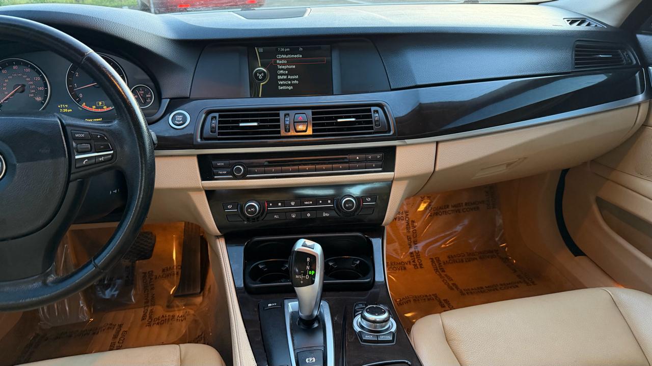 BMW 5-Series 535xi 2011