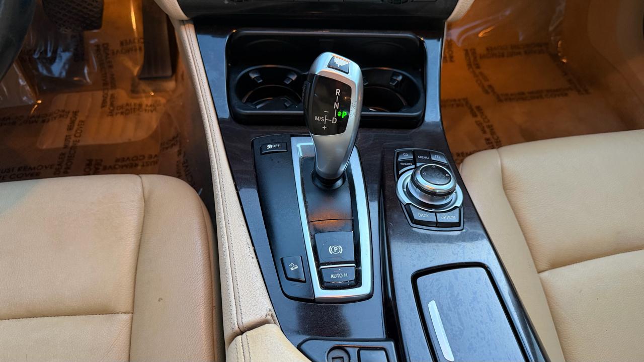 BMW 5-Series 535xi 2011