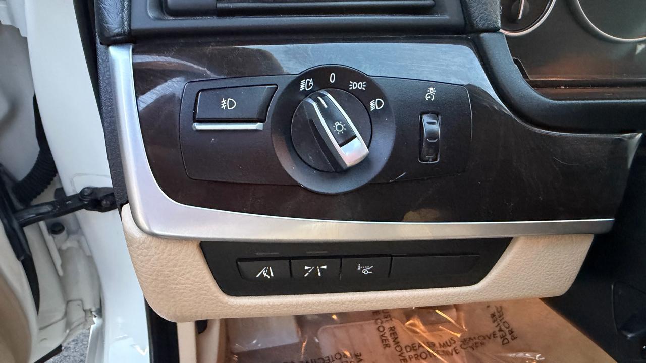 BMW 5-Series 535xi 2011