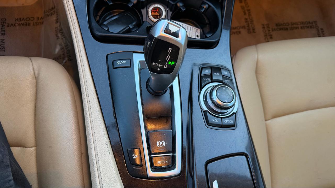 BMW 5-Series 535xi 2011