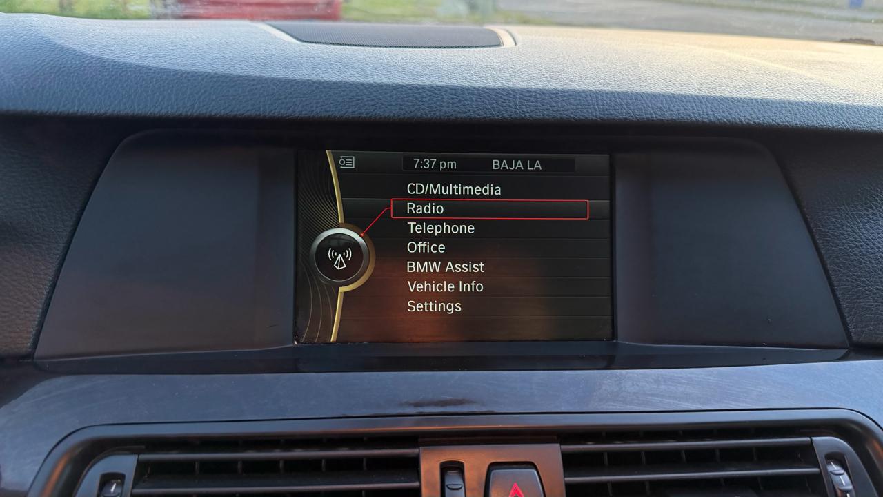 BMW 5-Series 535xi 2011