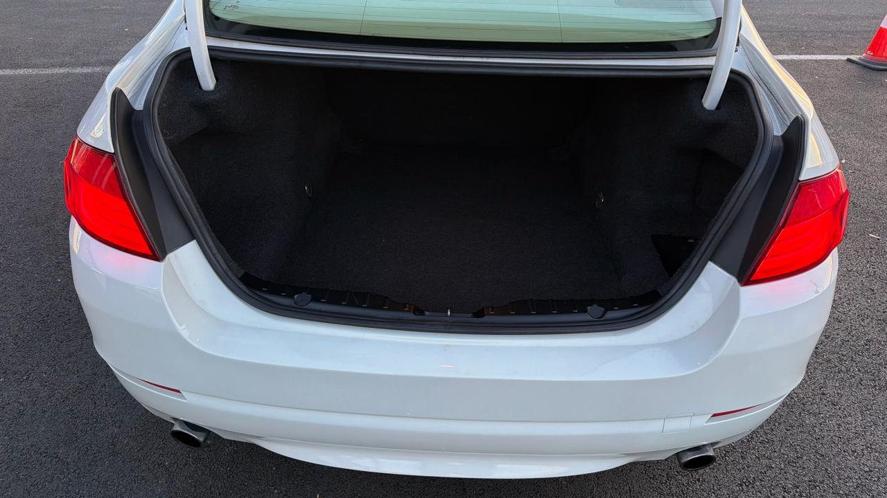 BMW 5-Series 535xi 2011