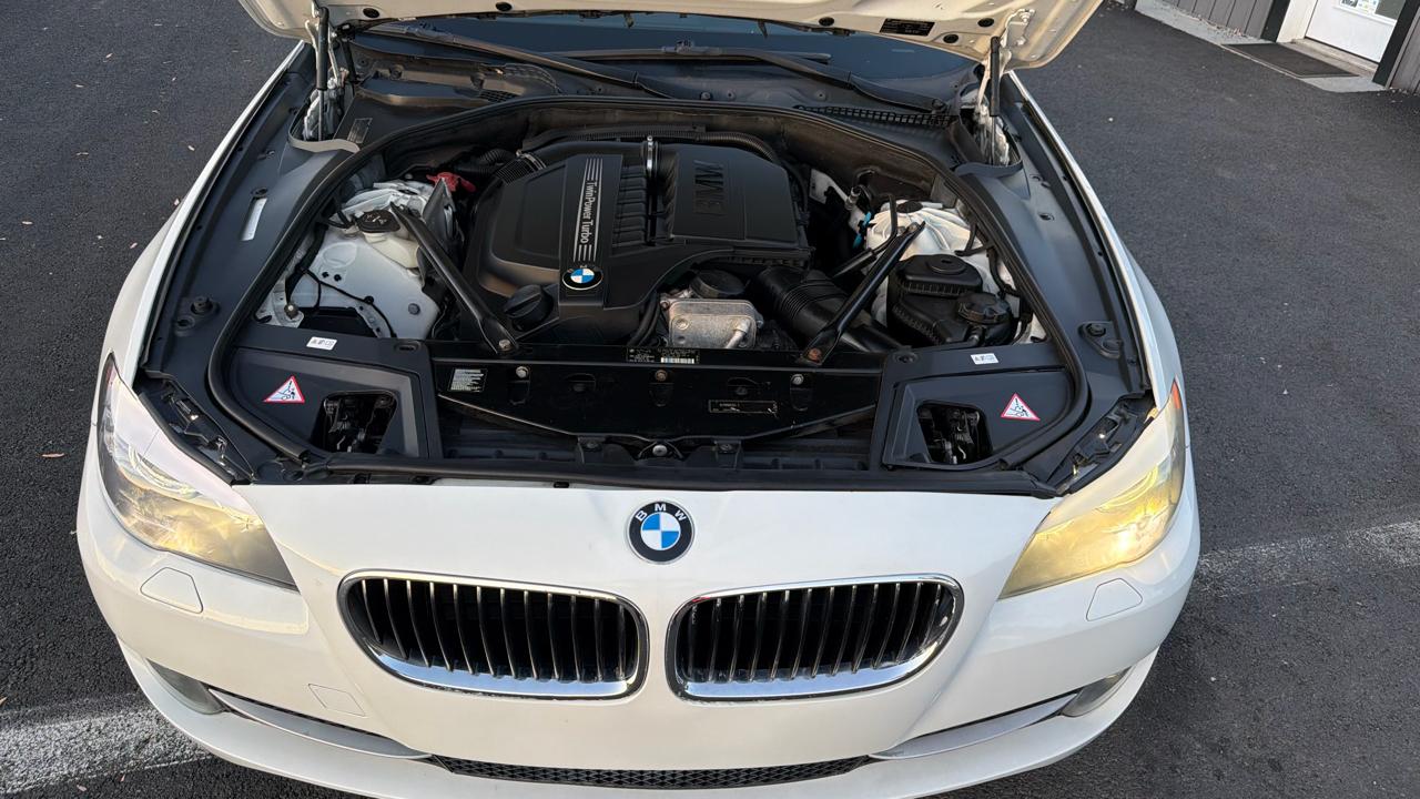 BMW 5-Series 535xi 2011