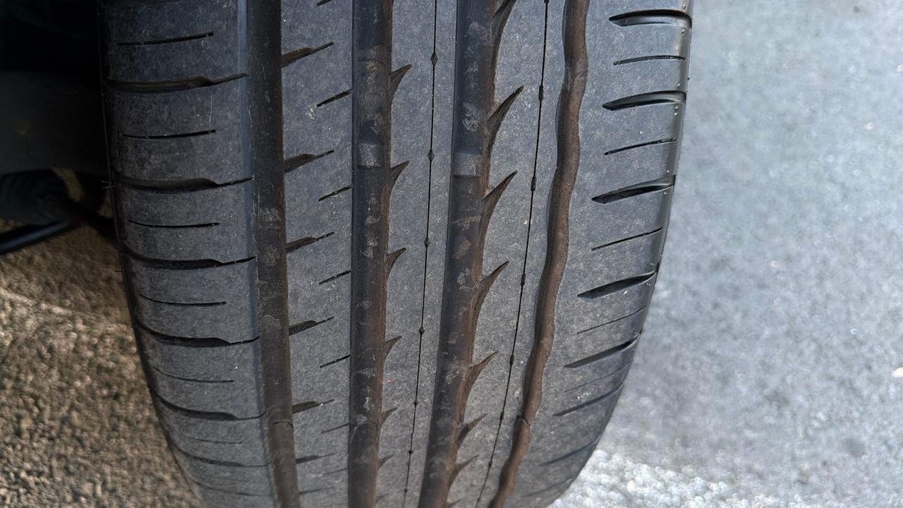 BMW 5-Series 535xi 2011