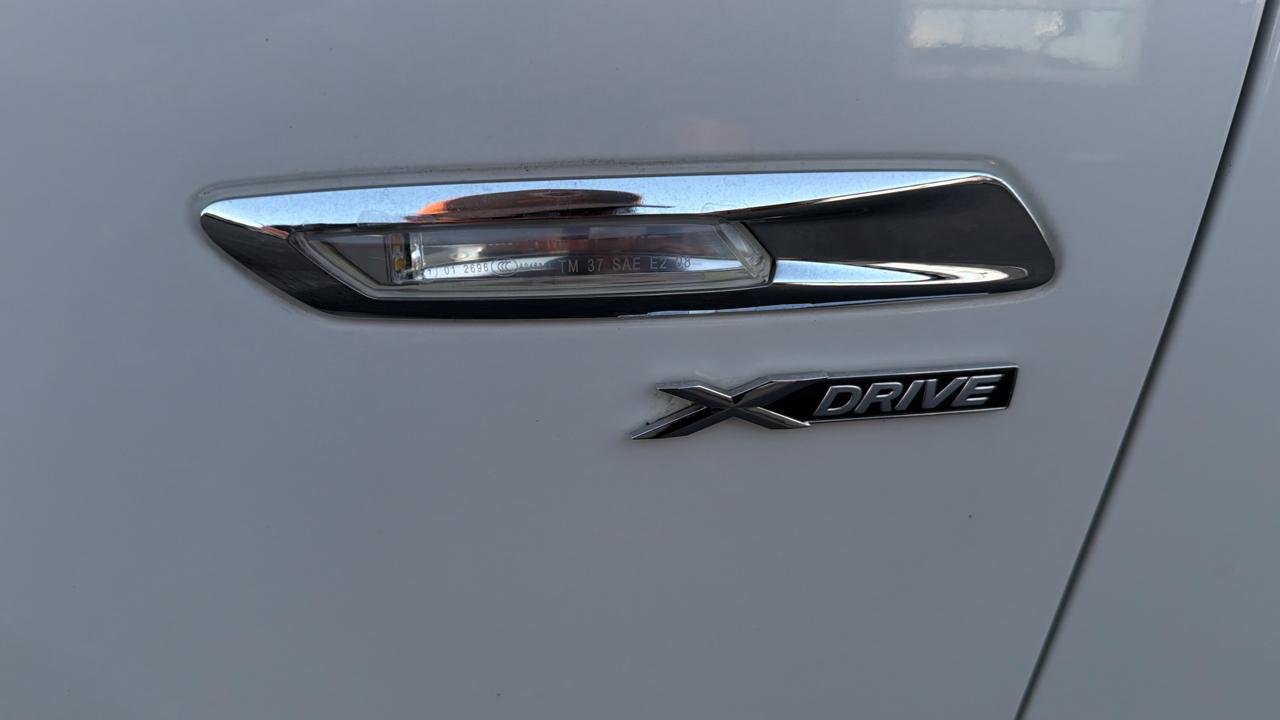 BMW 5-Series 535xi 2011